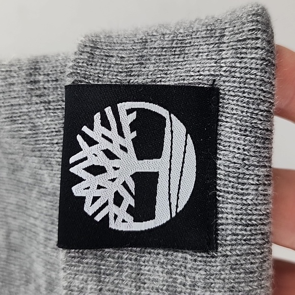 Timberland Youth's Grey Knit Hat & Matching Gloves Touchscreen Set Size 4 - 7 - Picture 6 of 8